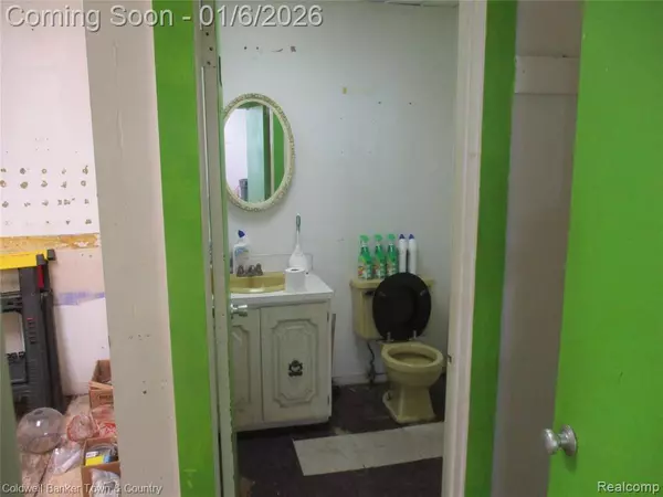 910 W Main Street, Owosso, MI 48867 2517