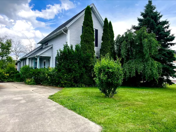 1412 Summit St, Owosso, MI 48867-1874