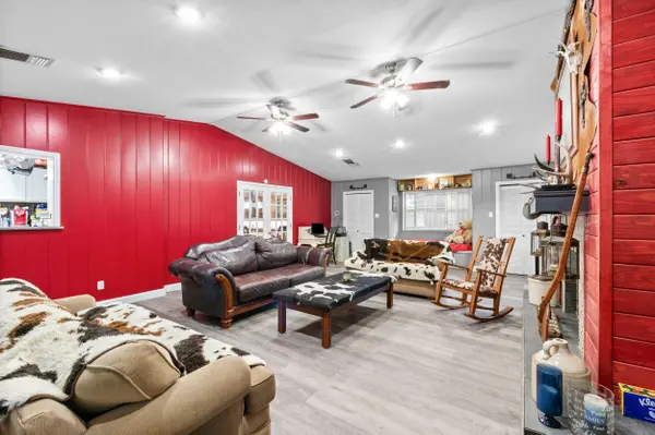205 Live Oak Dr, Harker Heights, TX 76548-1641