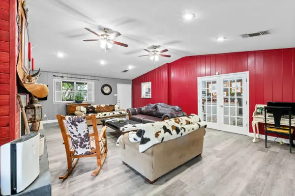 205 Live Oak Dr, Harker Heights, TX 76548-1641