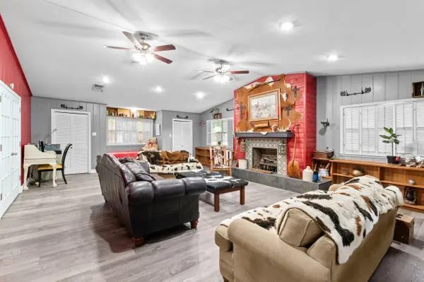 205 Live Oak Dr, Harker Heights, TX 76548-1641
