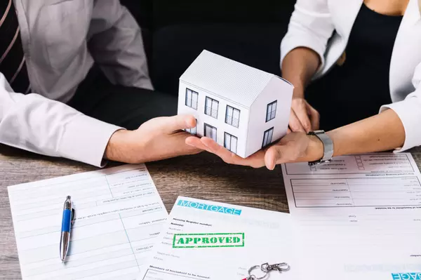 Navigating Multiple Offers as a Seller,David Gill