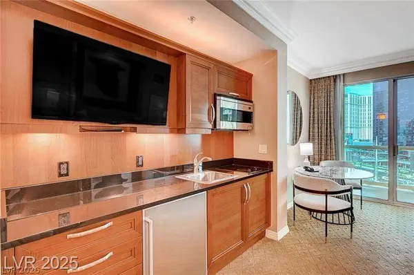 135 E Harmon AVE #817, Las Vegas, NV 89109