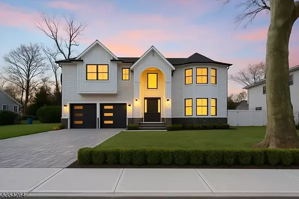 806 Arbor Rd, Paramus, NJ 07652-4030
