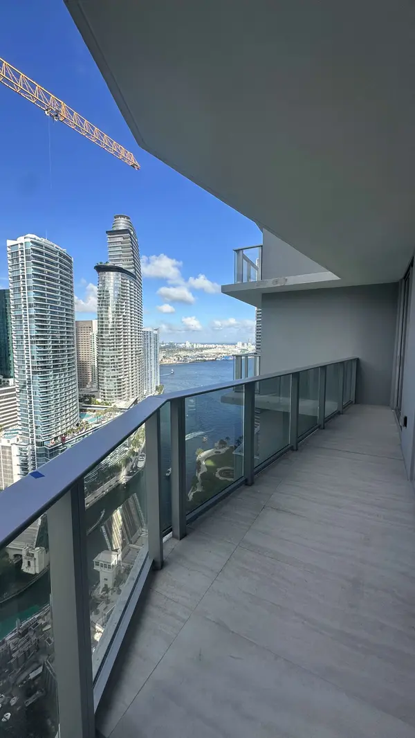 77 SE 5th St, Miami, FL 33131