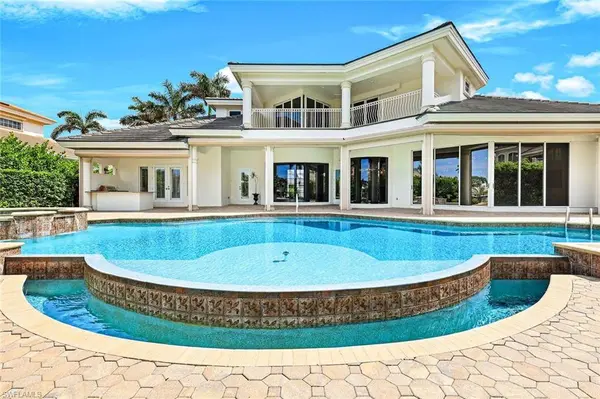 384 Mooring Line DR, Naples, FL 34102