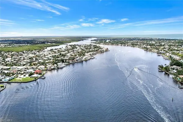 1303 Marlin DR, Naples, FL 34102