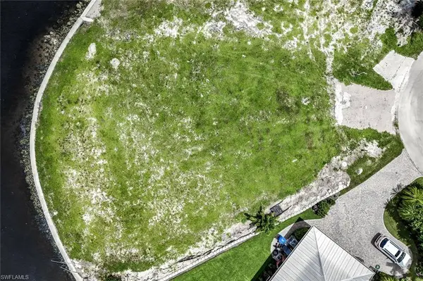 1303 Marlin DR, Naples, FL 34102