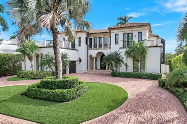 1450 Gulfstar DR S, Naples, FL 34112