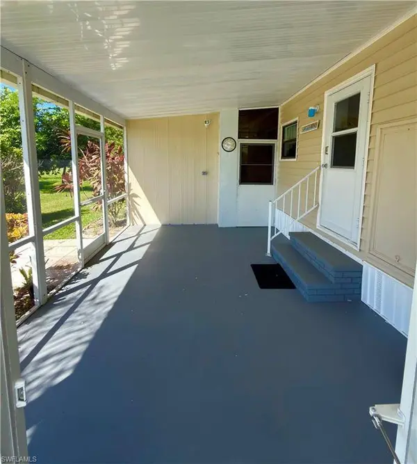 115 Calais CT, Naples, FL 34112