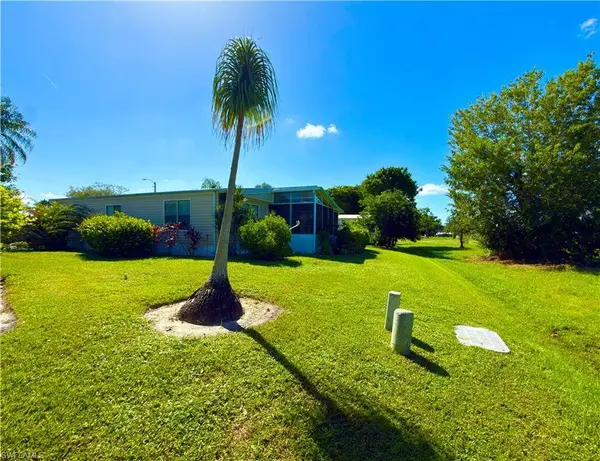 115 Calais CT, Naples, FL 34112