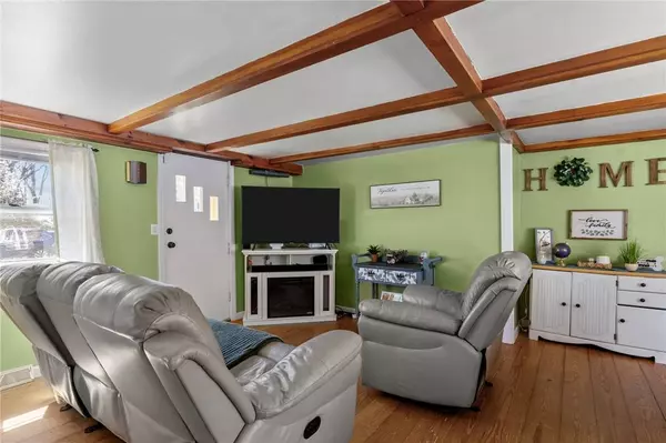 42 Woodland AVE, Smithfield, RI 02917