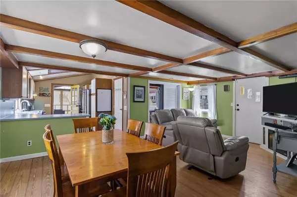 42 Woodland AVE, Smithfield, RI 02917