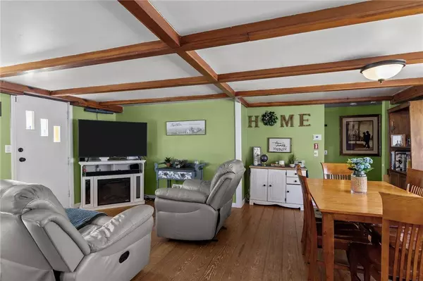 42 Woodland AVE, Smithfield, RI 02917