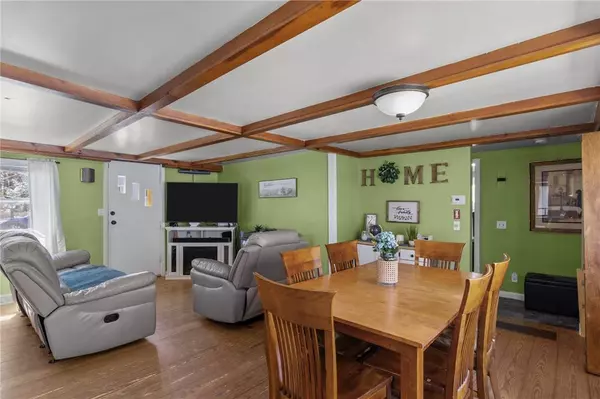 42 Woodland AVE, Smithfield, RI 02917