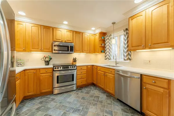 339 Beachwood DR, Warwick, RI 02818