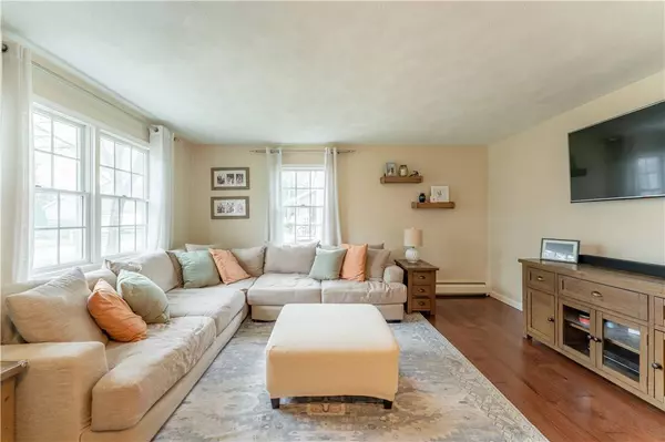 339 Beachwood DR, Warwick, RI 02818