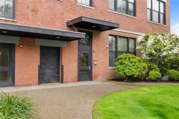 685 Social ST #114, Woonsocket, RI 02895