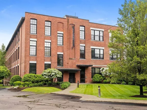 685 Social ST #114, Woonsocket, RI 02895