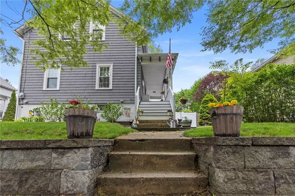 229 Roger Williams AVE, East Providence, RI 02916