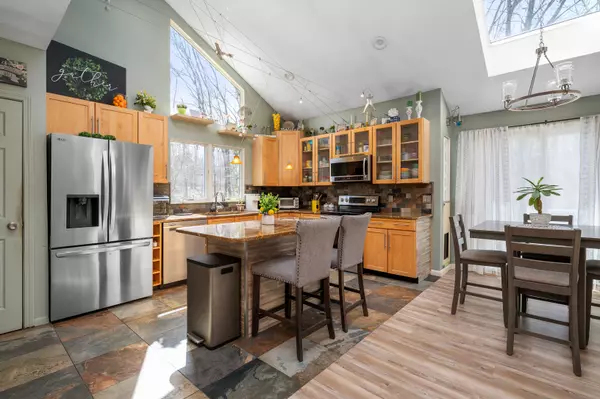 345 Hope Furnace Rd, Hope, RI 02831-1500