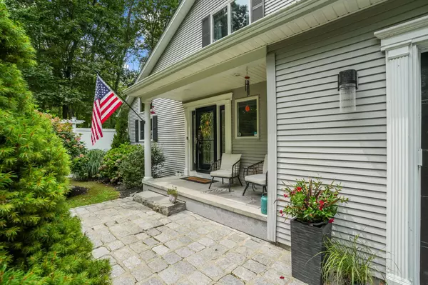 345 Hope Furnace Rd, Hope, RI 02831-1500