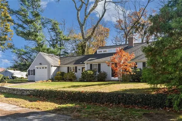 6 Black Creek LN, Warwick, RI 02888