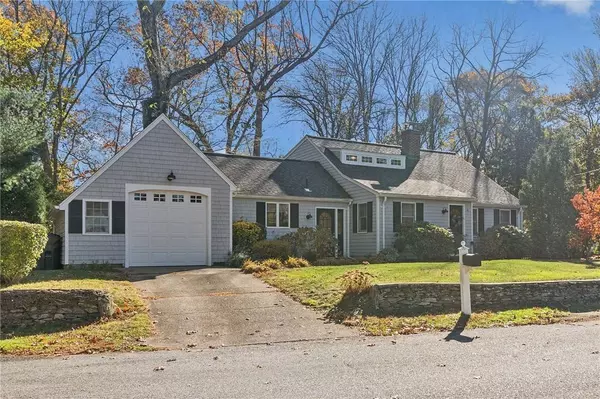 6 Black Creek LN, Warwick, RI 02888