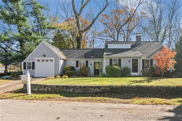 6 Black Creek LN, Warwick, RI 02888