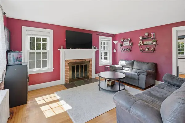 97 Delwood RD, Warwick, RI 02889