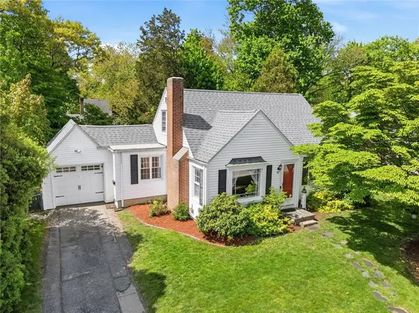 97 Delwood RD, Warwick, RI 02889