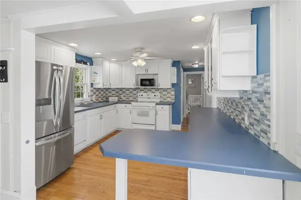 97 Delwood RD, Warwick, RI 02889