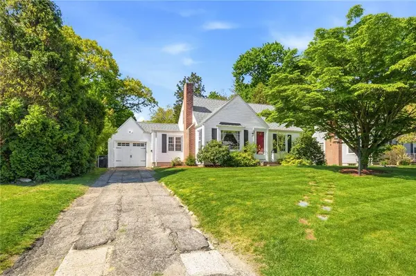 97 Delwood RD, Warwick, RI 02889