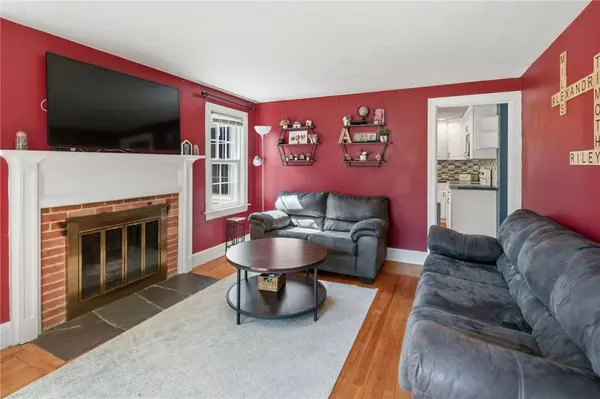 97 Delwood RD, Warwick, RI 02889