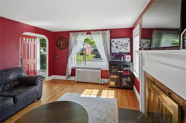 97 Delwood RD, Warwick, RI 02889
