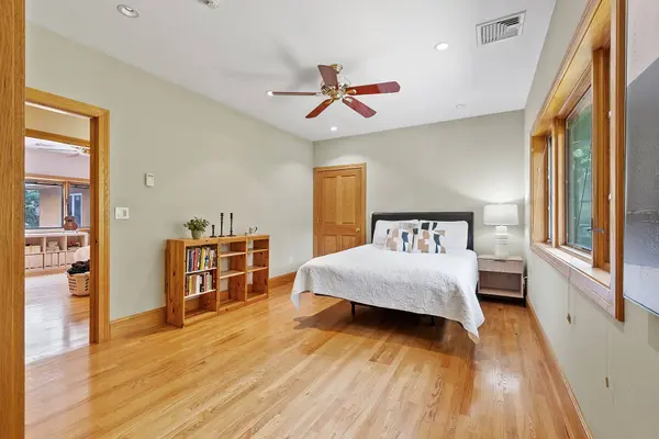 16 Solomon Pierce Rd, Lexington, MA 02420-2532