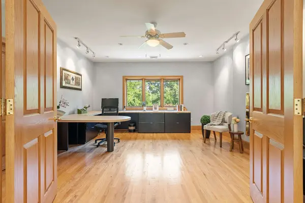 16 Solomon Pierce Rd, Lexington, MA 02420-2532