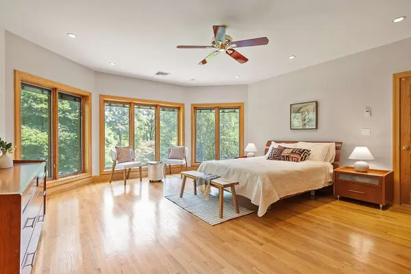 16 Solomon Pierce Rd, Lexington, MA 02420-2532