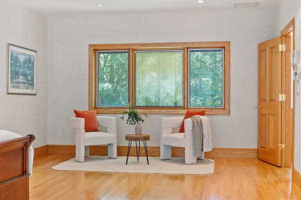 16 Solomon Pierce Rd, Lexington, MA 02420-2532