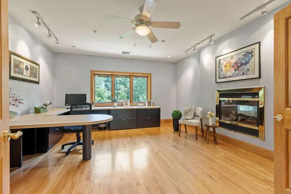 16 Solomon Pierce Rd, Lexington, MA 02420-2532