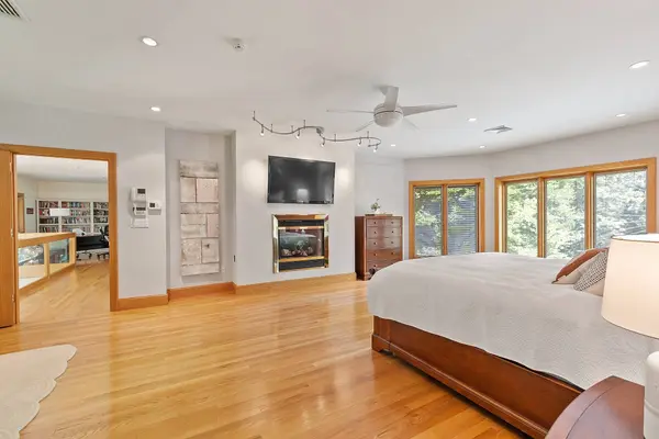 16 Solomon Pierce Rd, Lexington, MA 02420-2532