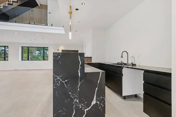 883 Greendale Ave, Needham, MA 02492