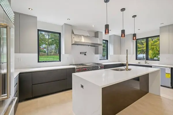 883 Greendale Ave, Needham, MA 02492