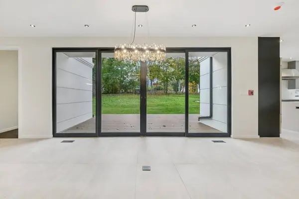 883 Greendale Ave, Needham, MA 02492