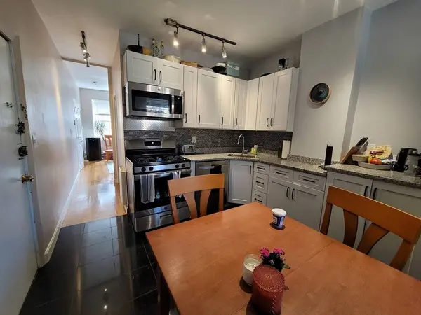 11 Phillips #8, Boston, MA 02114