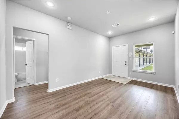 8215 Lawler ST, Houston, TX 77051