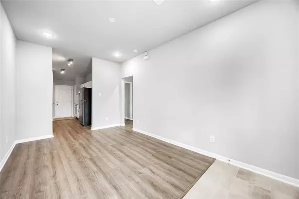 8215 Lawler ST, Houston, TX 77051