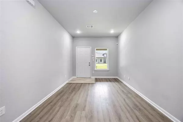 8215 Lawler ST, Houston, TX 77051