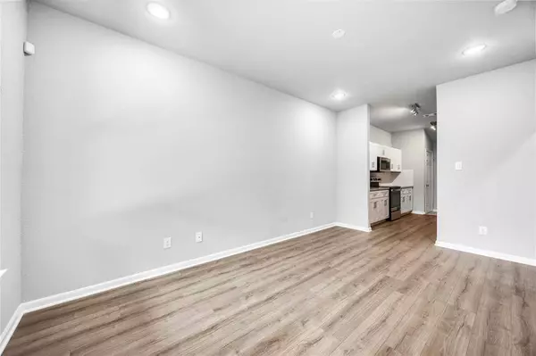 8215 Lawler ST, Houston, TX 77051