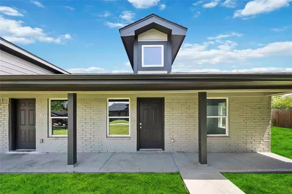 8215 Lawler ST, Houston, TX 77051